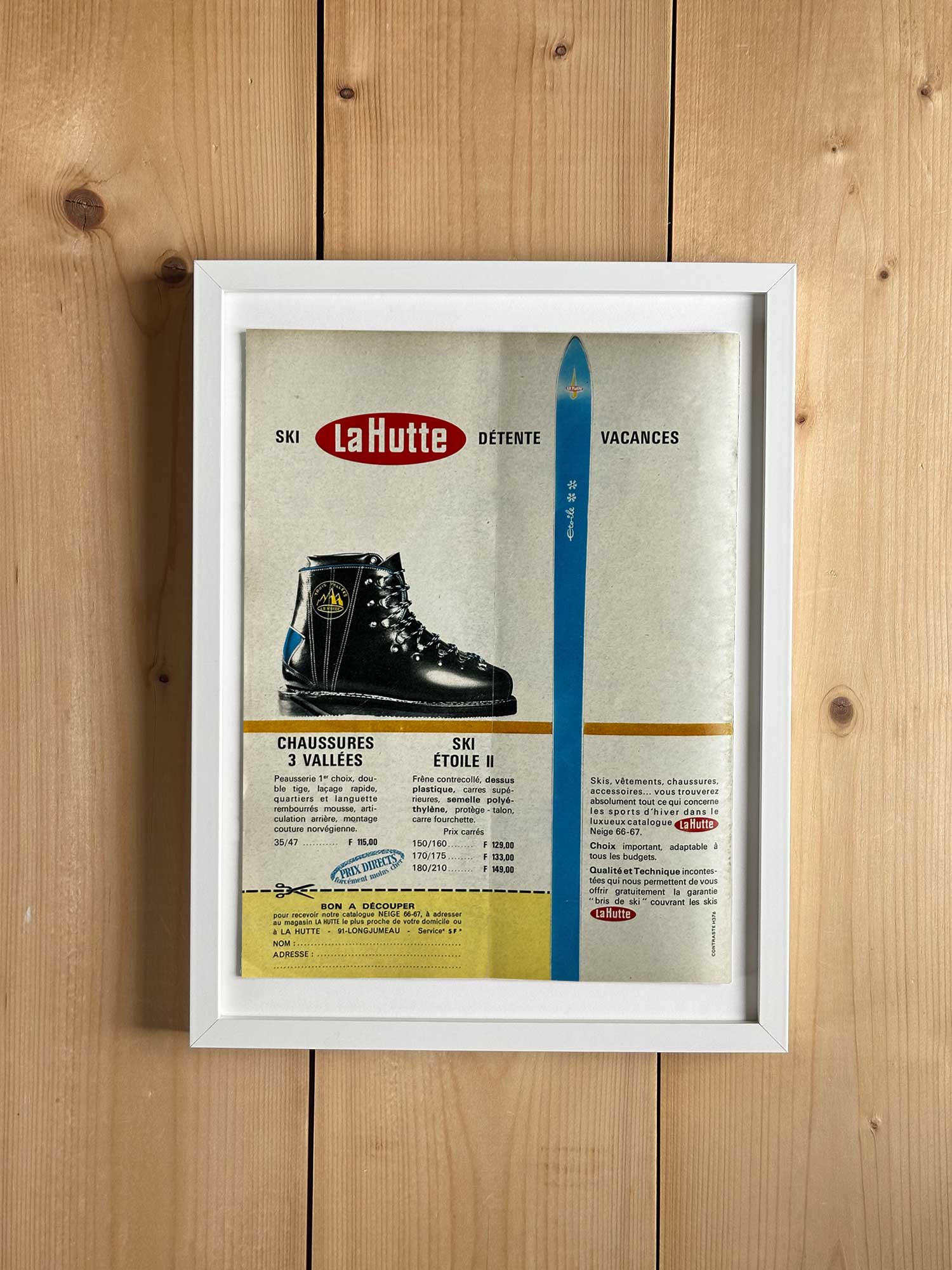 Affiche ski vintage originale 1966, publicité La Hutte chaussures et skis, extraite du magazine Ski Français — collection Archives Haritz