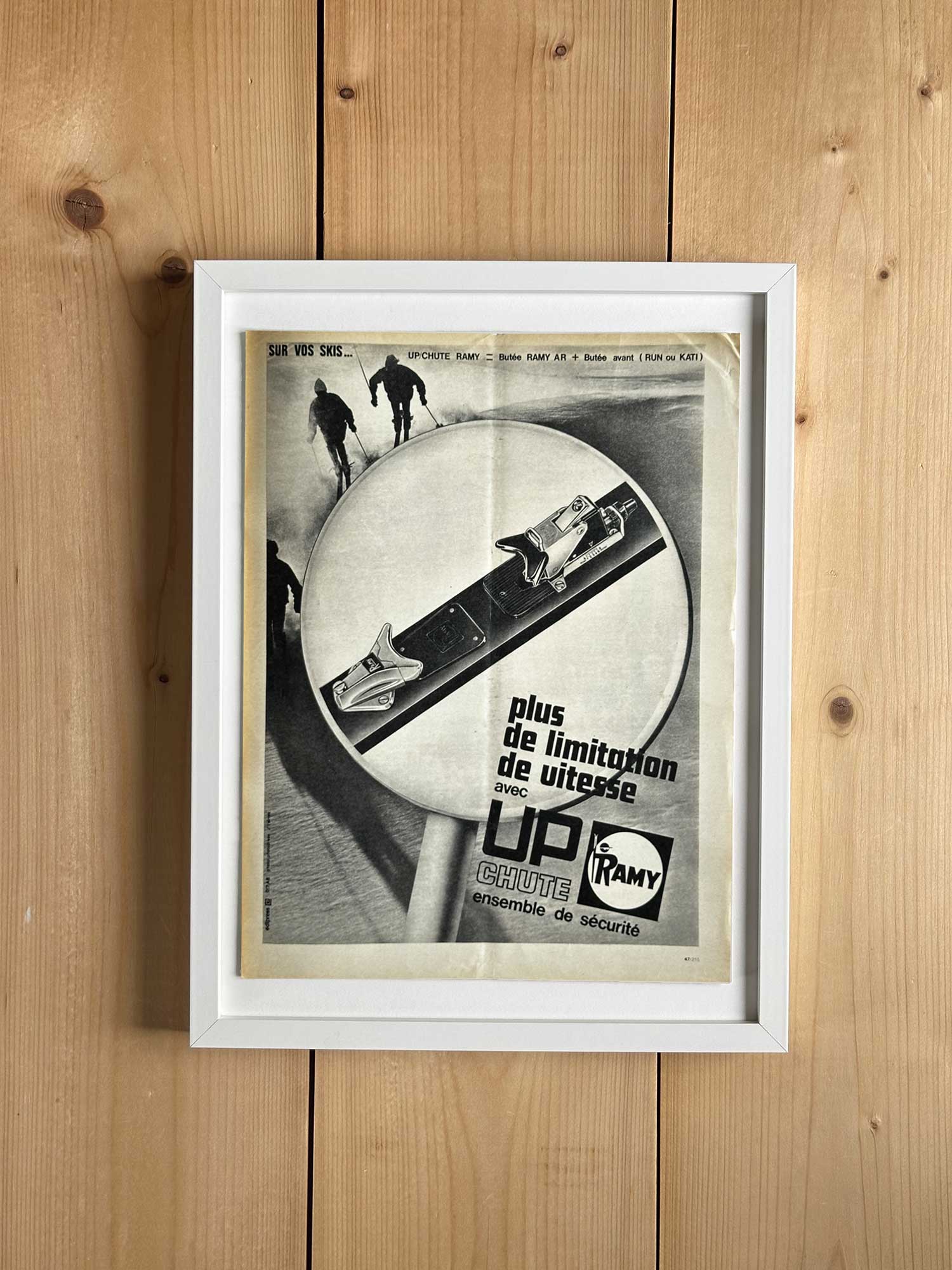 Affiche ski vintage originale 1967, publicité Le Ramy fixations de sécurité, extraite du magazine Ski Français — collection Archives Haritz