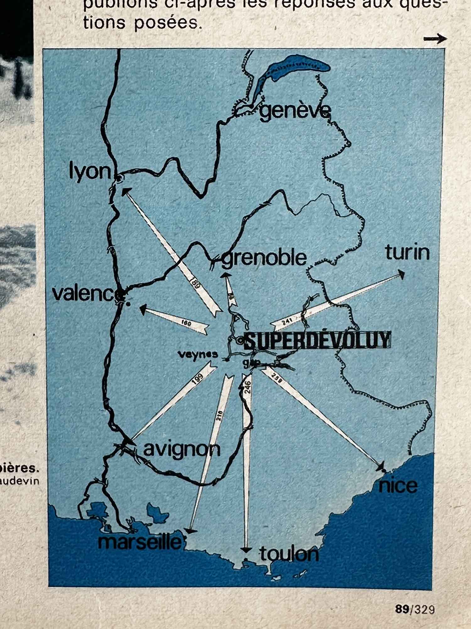 Détail avec plan page ski vintage Superdévoluy 1966, magazine Ski Français — pièce unique collection Archives Haritz