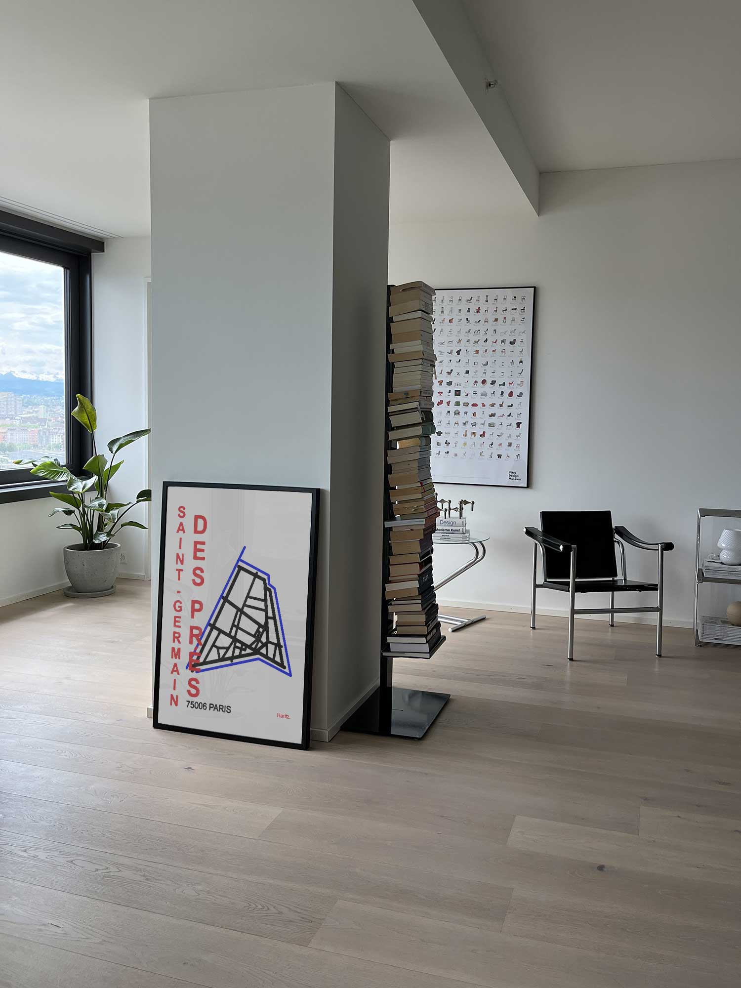 Affiche Saint Germain des Près de Haritz posée au sol dans un salon moderne et lumineux.